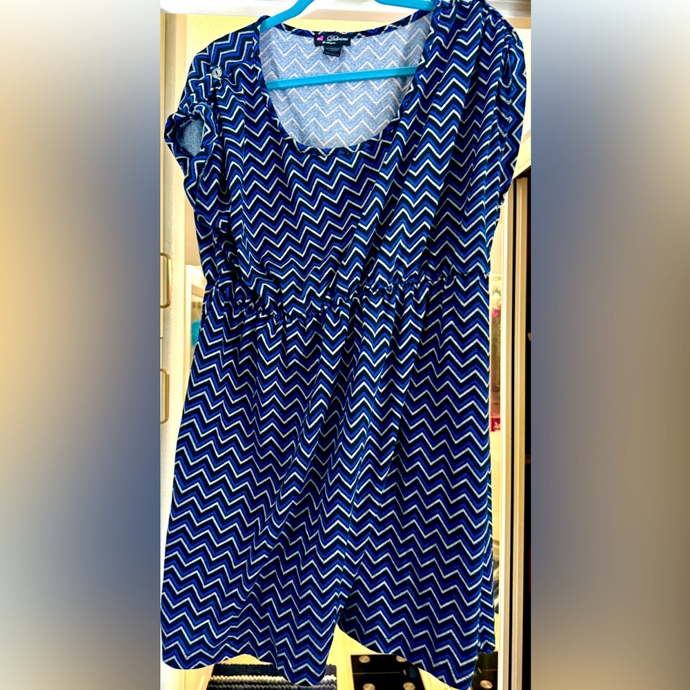 Cute blue/gray/black chevron print knit dress